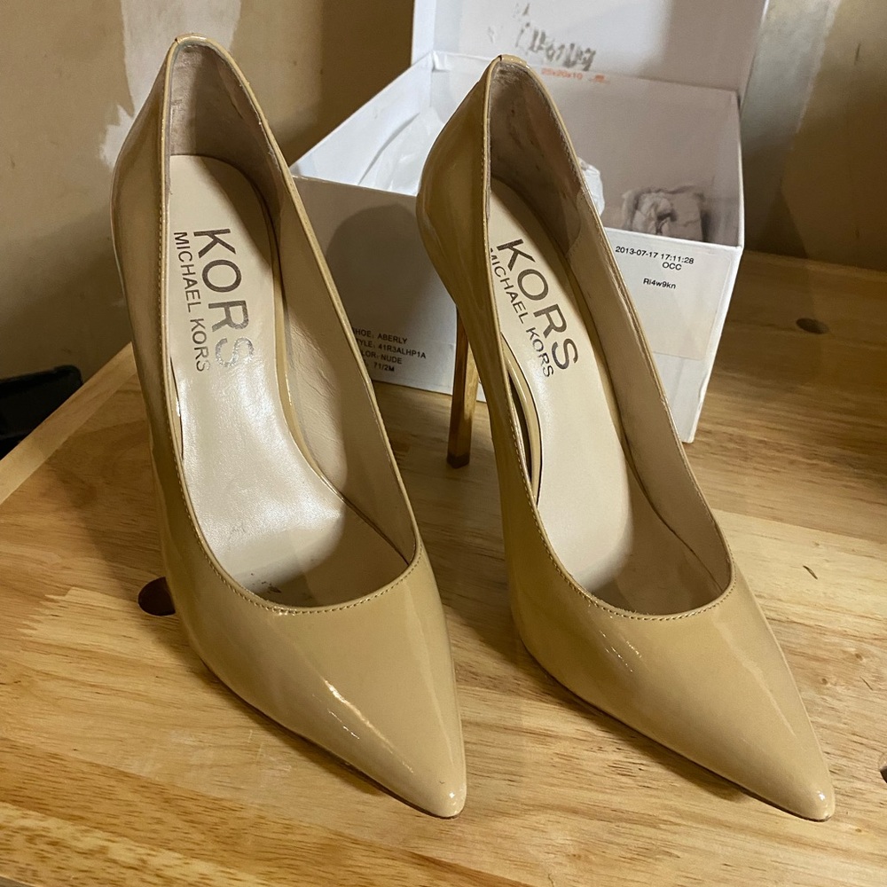 KORS Michael Kors Aberly Nude Patent Leather Pumps SZ 7.5